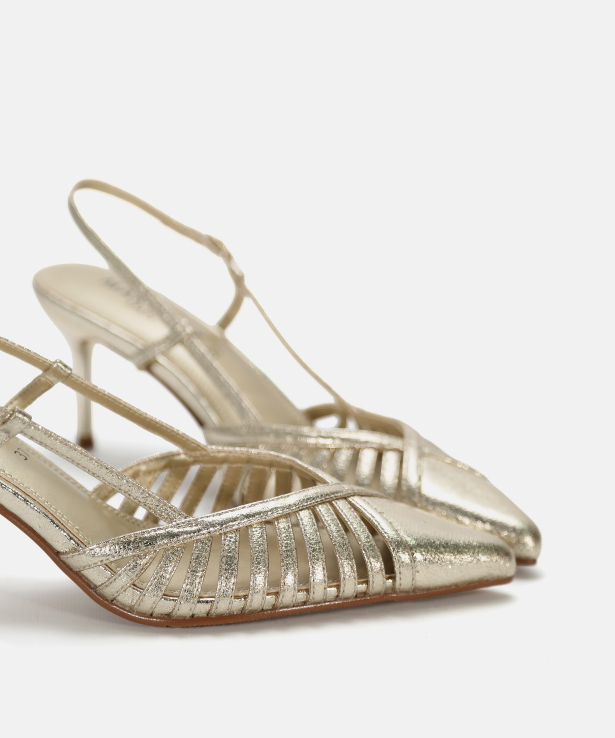 Sapato com salto fino e tiras image number null